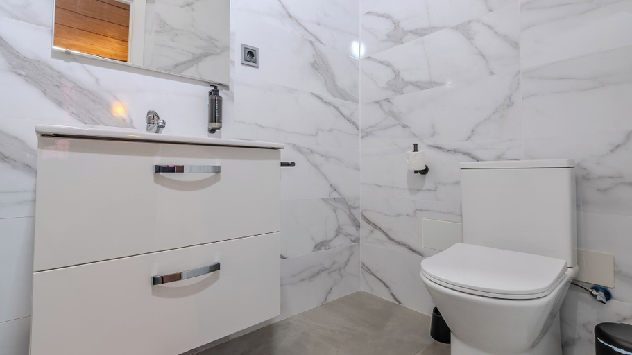 Bathroom 4, Hotel Barrio Húmedo by gaiarooms, León