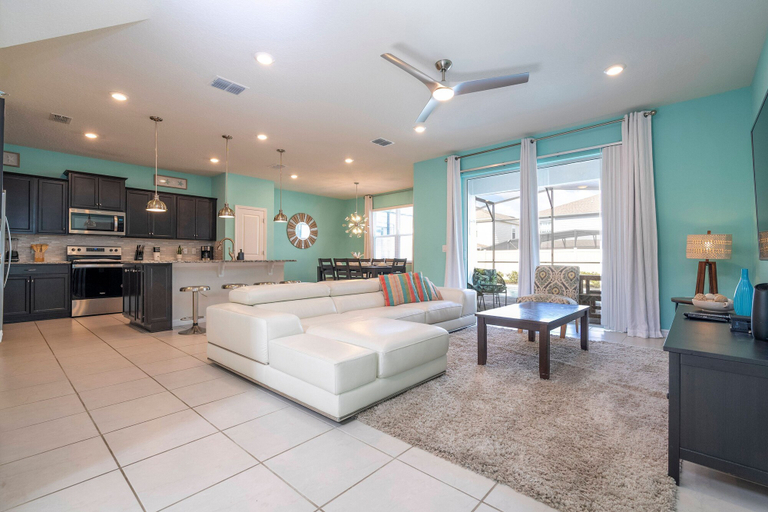 Room 4, Windsor Island 5BR Waterpark Free, Polk