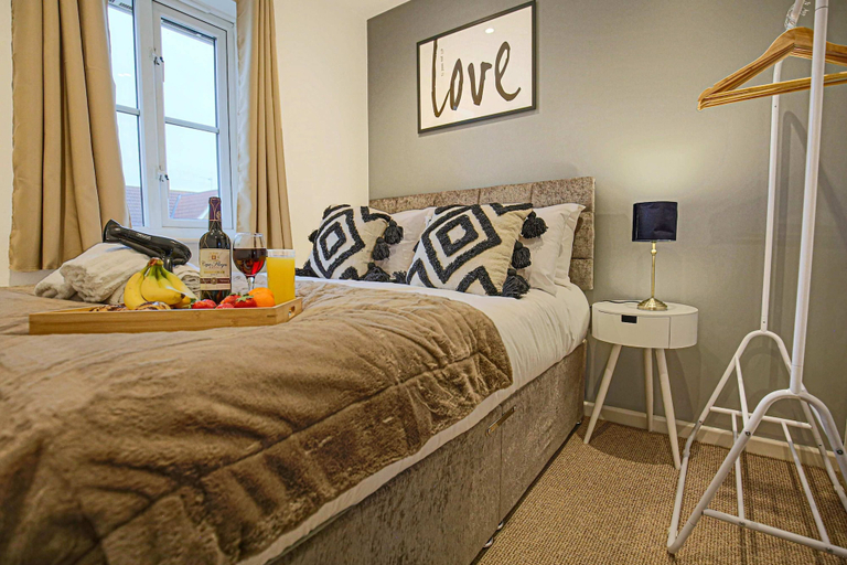 Room 4, Host Stay Chicksands Avenue, Milton Keynes