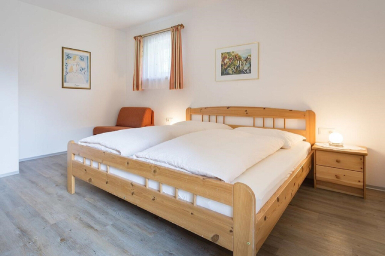 Bedroom 2, Chalet mit Sauna und Sommergastekarte Zell am See, Zell am See