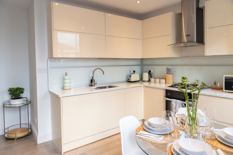 Private kitchen 5, Brixton/2bed Flat/privateterrace/tv/wifi, London