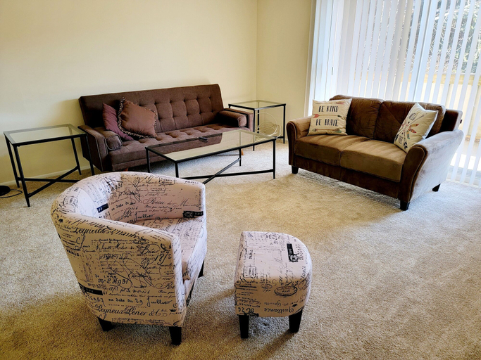 Room 3, Modern 1BR in Elkins Park, Montgomery