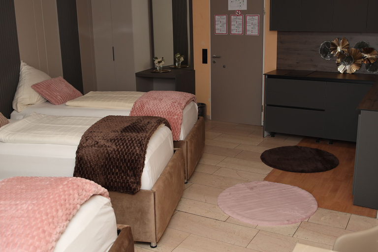 Bedroom 3, Hotel Hafez, Lippe