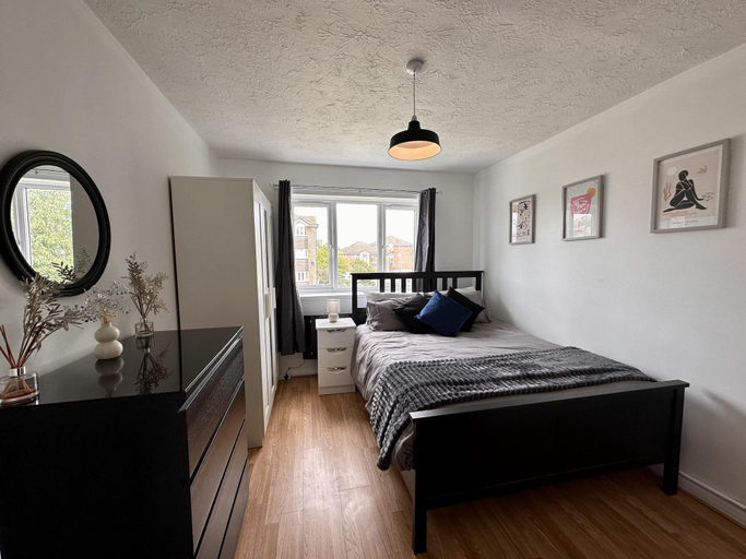 Bedroom, North London Cozy Apartment Retreat, London