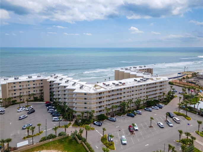 Room 4, Oceanfront 2 bed Condo in New Smyrna Beach FL, Volusia