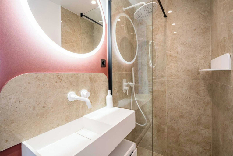 Bathroom 2, Nice 1 Bedroom Flat - Hyper Centre St Tropez, Var