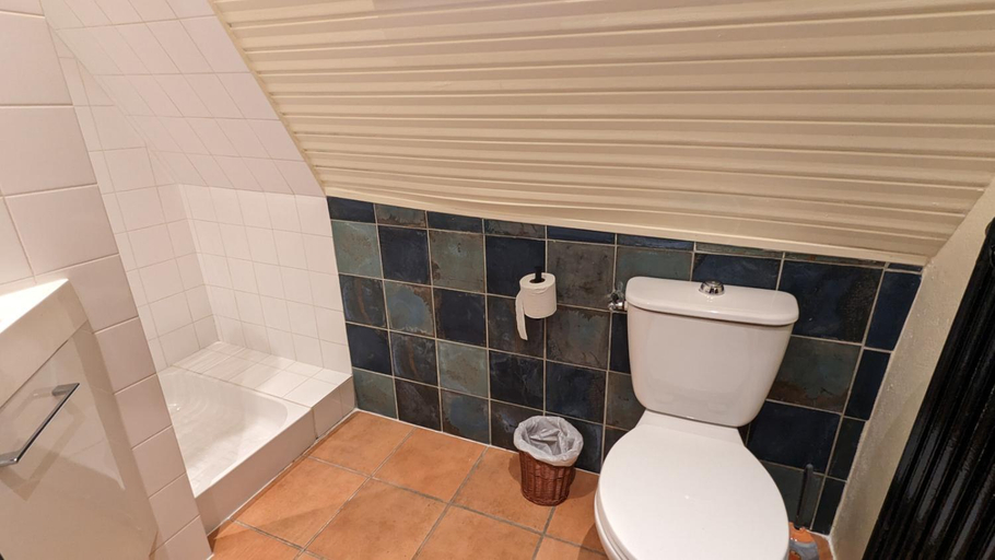 Bathroom 2, Bonfarto Locations, Dordogne