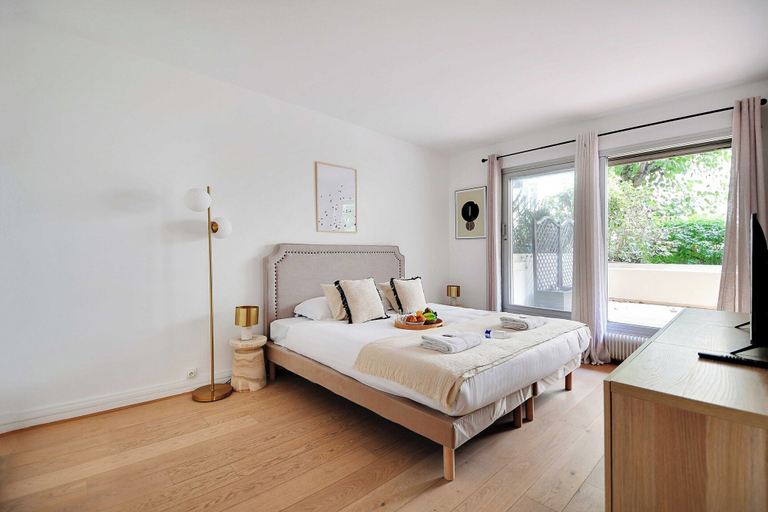 Bedroom 4, Elegant Apartment - 2br/6p - Tour Eiffel, Paris