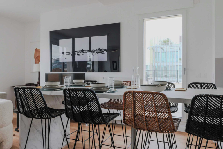 Dining 5, Superb apt - 8p/4bd - Rooftop & Private Terrace, Seine-Saint-Denis