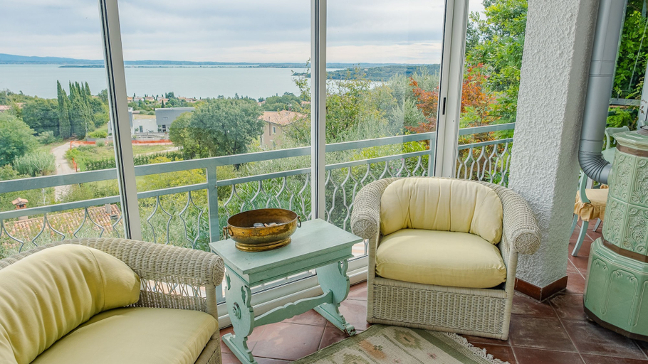 Room 2, Villa Castlegrace Lake Garda - Italian Homing, Brescia