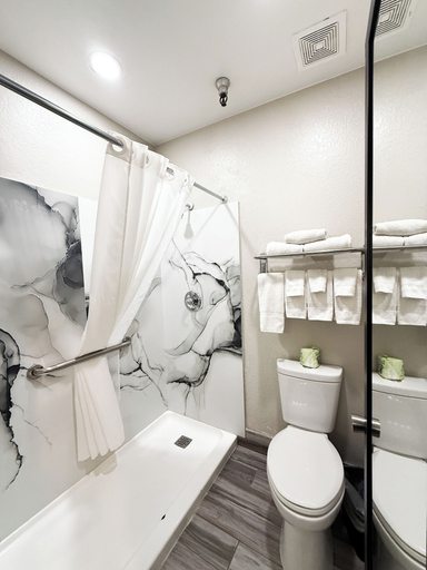 Bathroom, Studio 6 Suites Tucson, Az – Airport / Kino Sports Complex, Pima