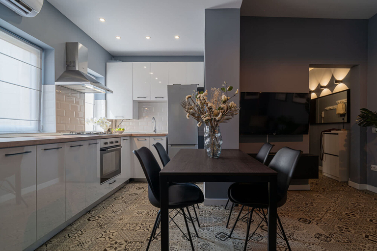 Room 4, Chic Black White 2BR Retreat on Dambovitei, Municipiul Bucuresti