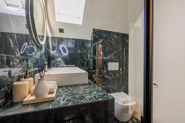 Bathroom 3, Classy apartment St Honore - Louvre, Paris