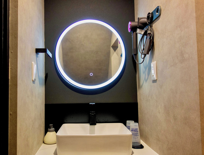 Bathroom 3, Tokyo Nook, Katsushika