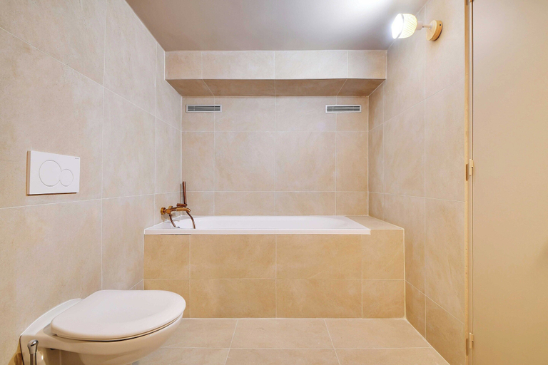 Bathroom 4, Elegant Home - 5bd/12p - Heart of 'Le Marais', Paris