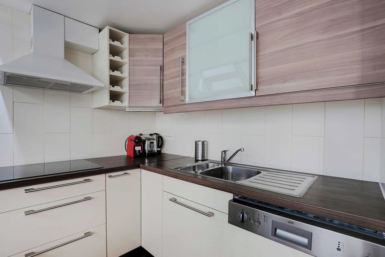 Private kitchen, Spacious Apartment - 2br/6p - Musee de La Poste, Paris