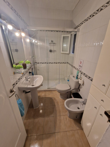 Bathroom 3, Rooms Vilaproma, Barcelona