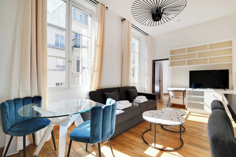 Living area 3, Welcoming Apartment - 1br/4p - Le Marais, Paris