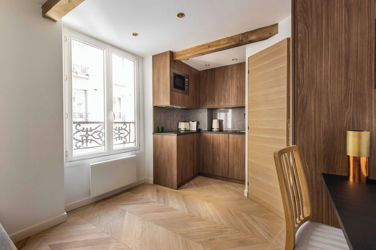 Others 4, Studio in the Heart of Paris Batignolles, Paris