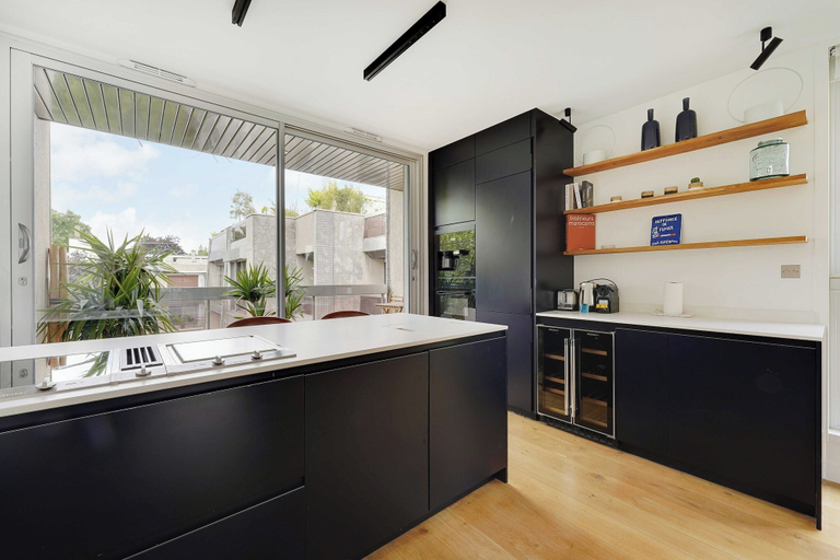 Private kitchen 2, Exclusive Apt w/ Rooftop -2bd/4p Porte D'auteuil