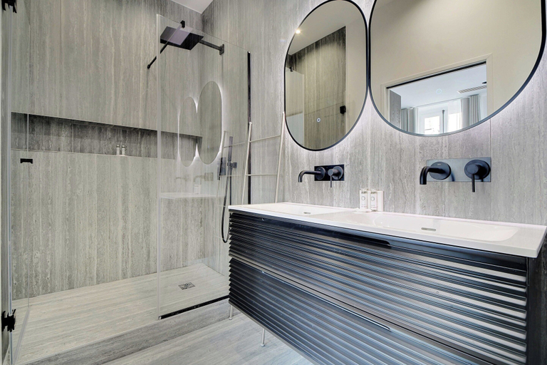 Bathroom 4, Apartment for 8 People in Madeleine, Paris