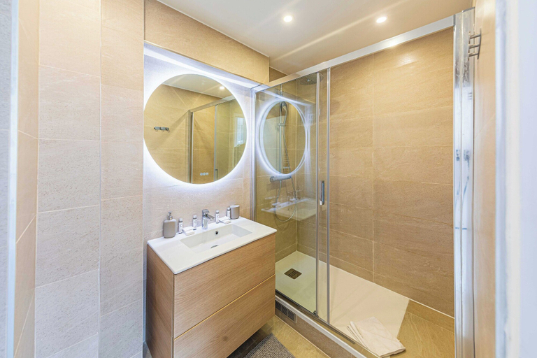 Others 4, Superb Trocadero / Eiffel Tower Apartment, Paris