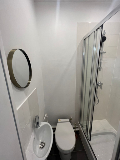Bathroom, Studio Buttes-Chaumont - Hautpoul - III, Paris