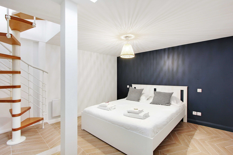 Bedroom 4, Modern Apartment - 1br/4p - Roquette, Paris