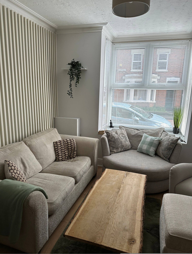 Room 3, 3 bed Chill Glouc With 3 Bedrooms and 1 Bathrooms, Gloucestershire