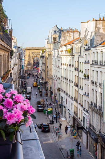 Balcony, Magnificent 3br/8p Apartment - Montorgueil 8, Paris