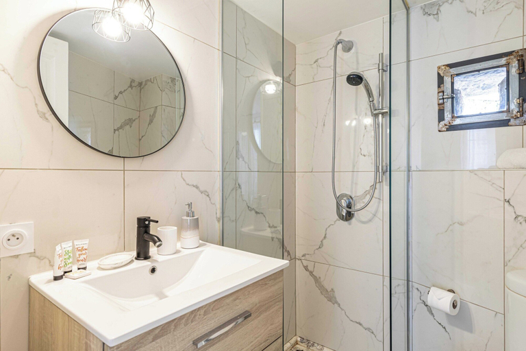 Bathroom 5, Renovated Duplex - Cannes Croisette Golden Square, Alpes-Maritimes