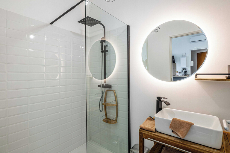 Bathroom, Sublime 2 Bedroom Apart.- Cannes Residential Area, Alpes-Maritimes