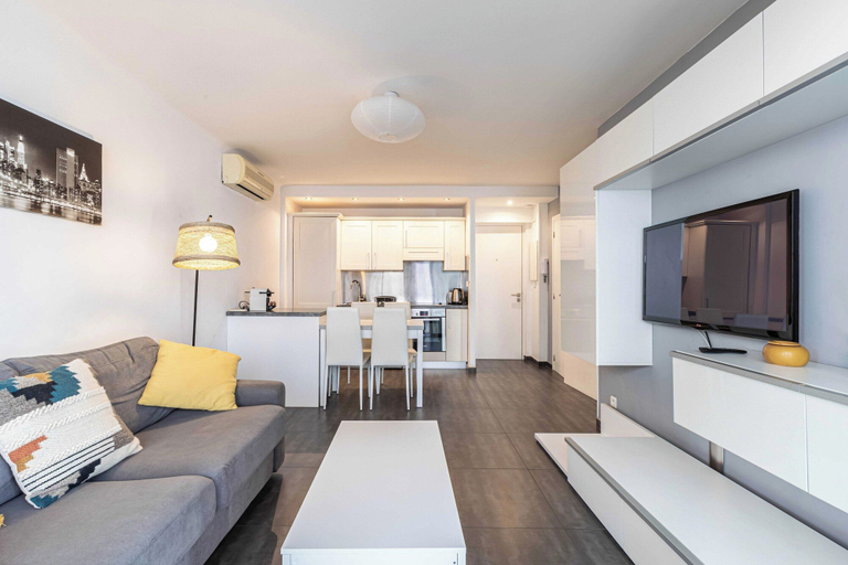 Primary image, Nice Apartment With Balcony - Center Cannes 1br/4p, Alpes-Maritimes