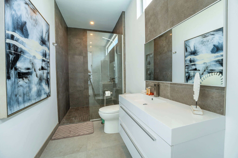 Bathroom 3, Beachside Villa, Amazing Views, Hotel Amenities v5