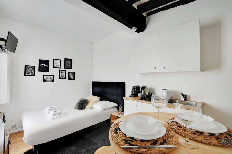 Dining, Cozy Studio -2p- Sorbonne Institute/ Latin Quarter, Paris