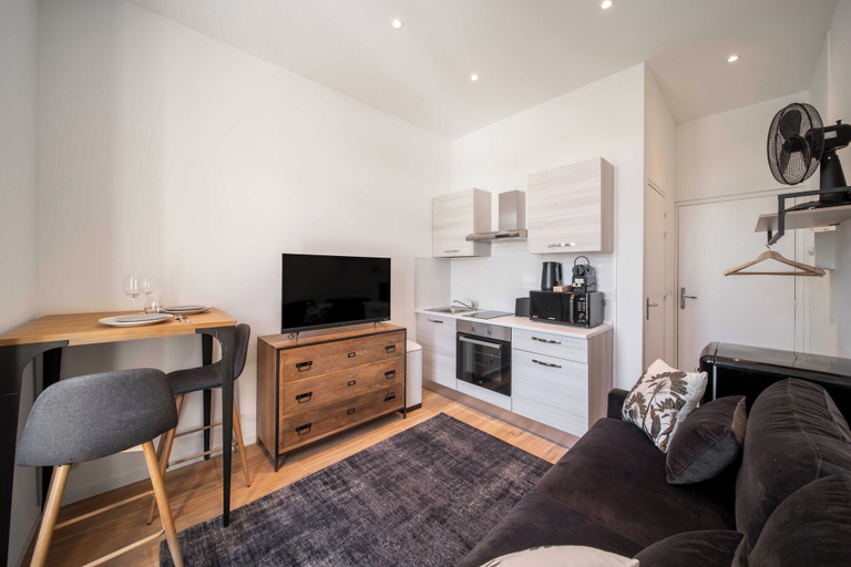 Living area 3, Renovated Cozy Studio in Cannes - 2 Persons, Alpes-Maritimes
