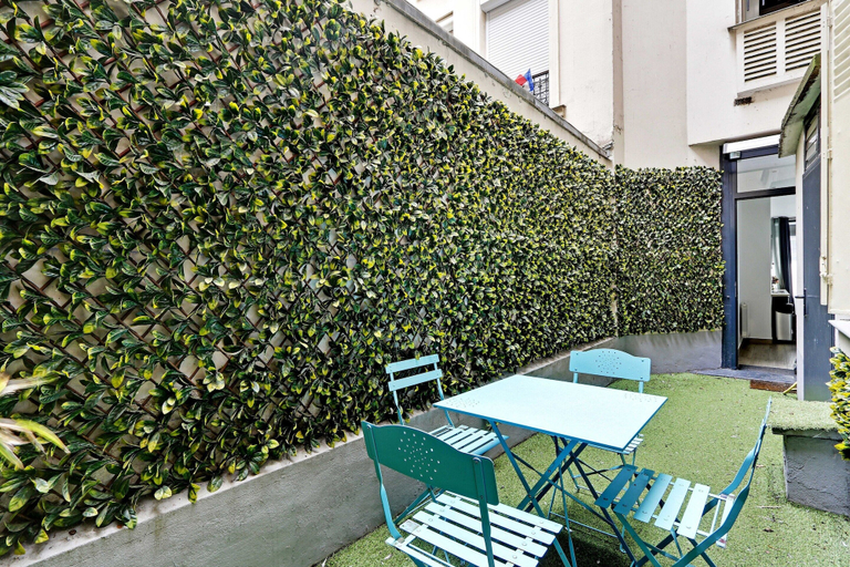 Dining 2, Chic Apartment With Garden -2br/6p- Saint-lambert, Paris