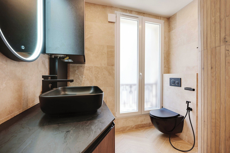 Bathroom 4, Charming apt - 2br/6p - Ternes/ Arc de Triomphe, Paris