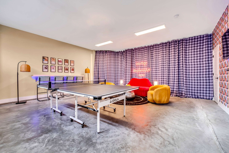 Room 3, Taylor Swift Themed Rooftops Hot Tub Views, Davidson