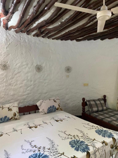Bedroom 2, Tradewinds Lodge, Msambweni