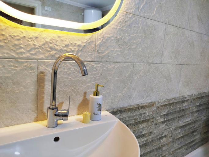Bathroom 3, Royal Central Home in Cairo, 'Abdin