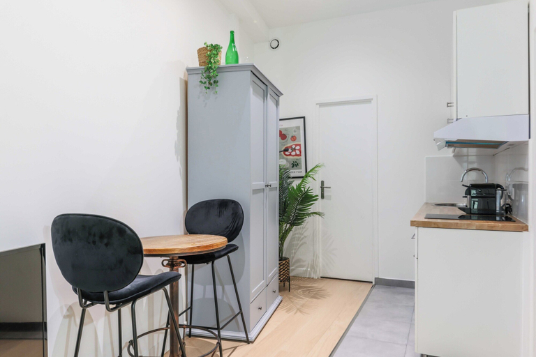 Private kitchen 3, Cosy Apartment - 2br/6p - Passy/tour Eiffel, Paris