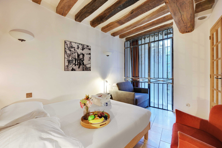 Dining 5, Elegant Apartment - 2br/7p - Quartier Latin, Paris