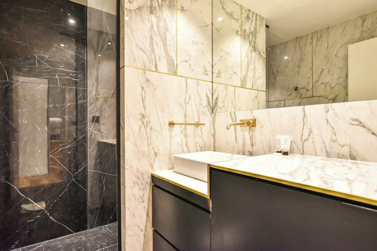 Bathroom 2, Luxurious Appartement 4P Madeleine/st Honore - 1G, Paris