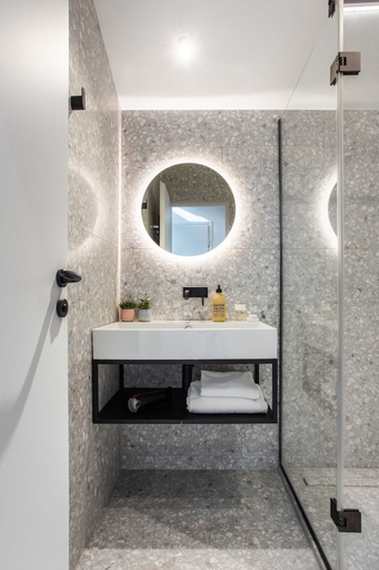 Bathroom 4, Magnificent 1br/4p Apartment - Montorgueil 9, Paris
