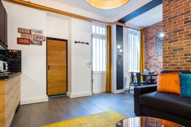 Others 4, Appartement in the Heart of Paris Republique, Paris