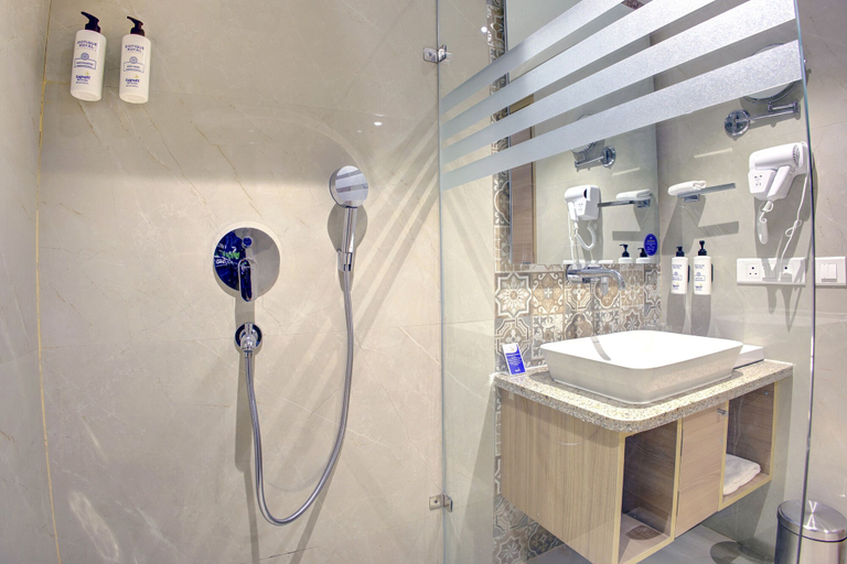 Bathroom 4, Cygnett Inn Airport, Jaipur