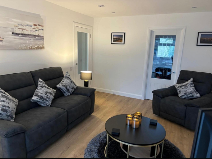Living area 1, 2-beds, Sleeps 4 w/ Parking, 15 Mins to St Andrews, Fife