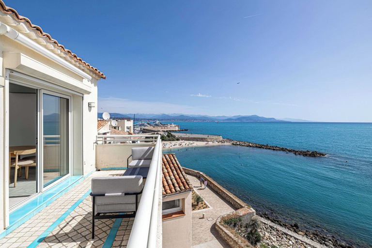 View from property 5, Sublime Appt - 2bd/4p - Terrace sea View - Antibes, Alpes-Maritimes