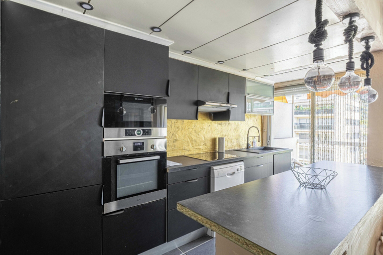 Private kitchen 2, Modern Apt 1bd/4p With Large Balcony - Cannes, Alpes-Maritimes